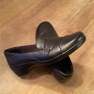 Clarks Bendables Black Leather Low-heeled Shoe, Size 10